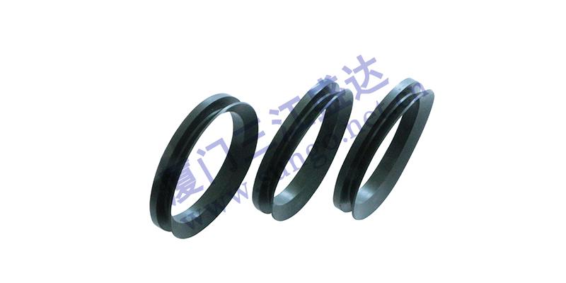 手動(dòng)液壓叉車的油封應(yīng)定期及時(shí)更換