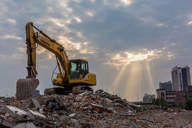 挖掘機如何保養(yǎng)及油箱污物怎么清除